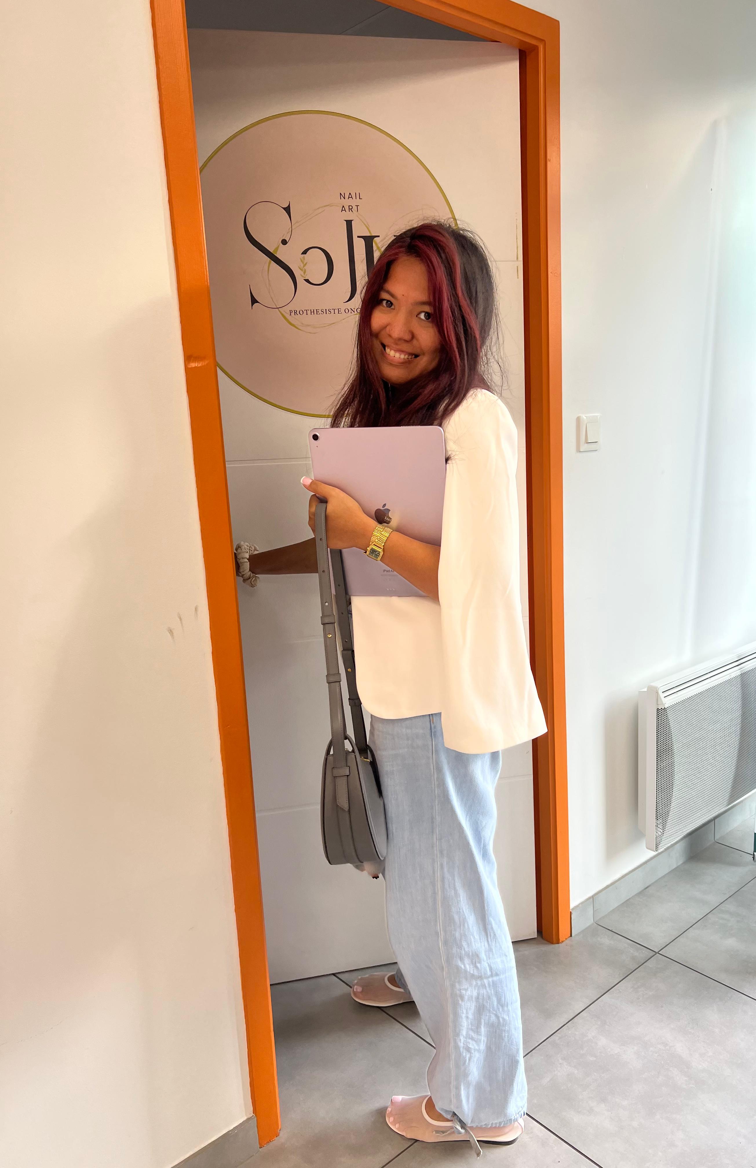 Naomy Sitanggang, nail artist du salon Soju Nail Art à Rezé